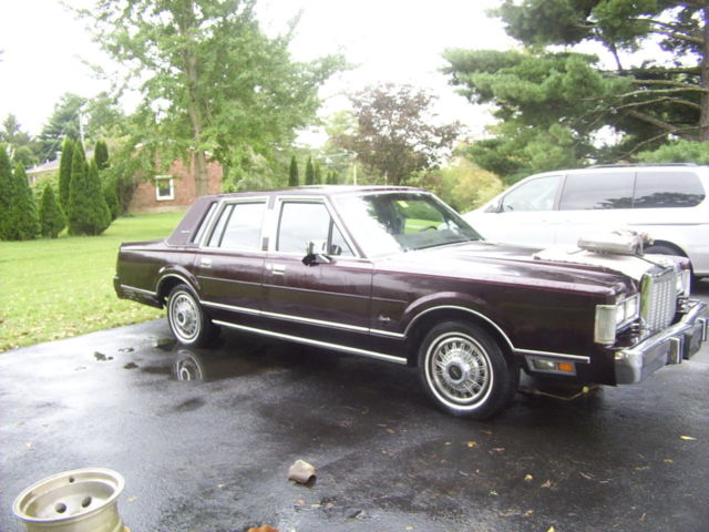 1987 Lincoln Town Car - photo 2