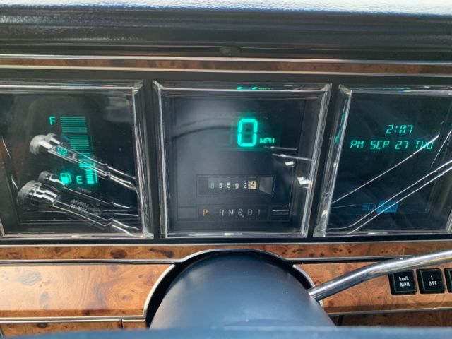 1987 Lincoln Town Car Signature Series - photo 12