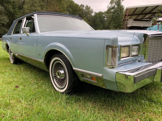 1987 Lincoln Town Car Signature Series - photo 2