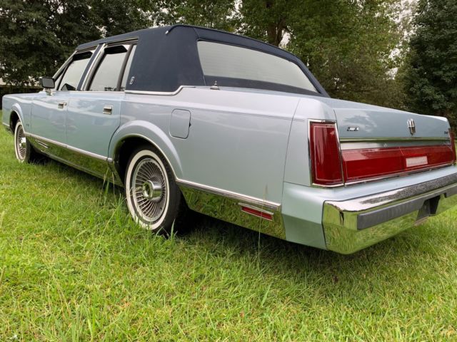 1987 Lincoln Town Car Signature Series - photo 3