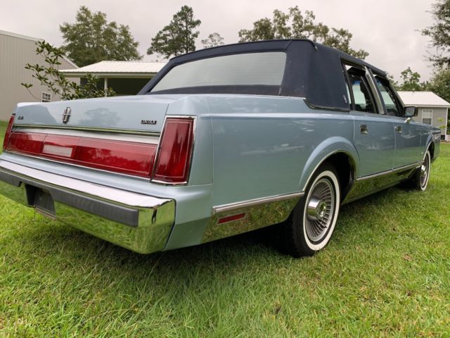 1987 Lincoln Town Car Signature Series - photo 4