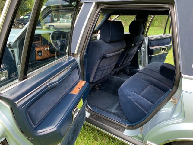 1987 Lincoln Town Car Signature Series - photo 8