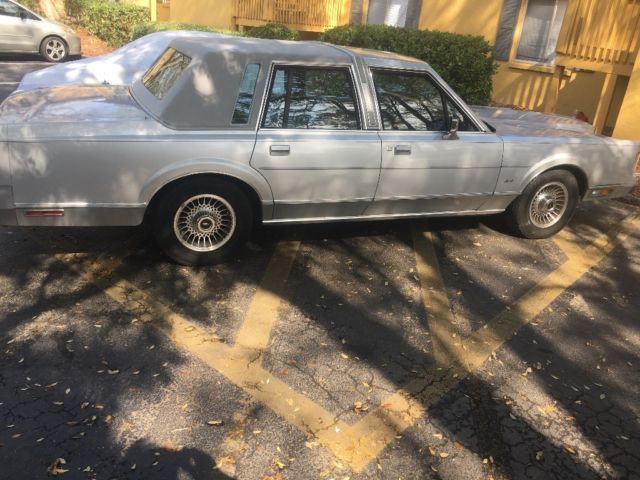 1987 Lincoln Town Car