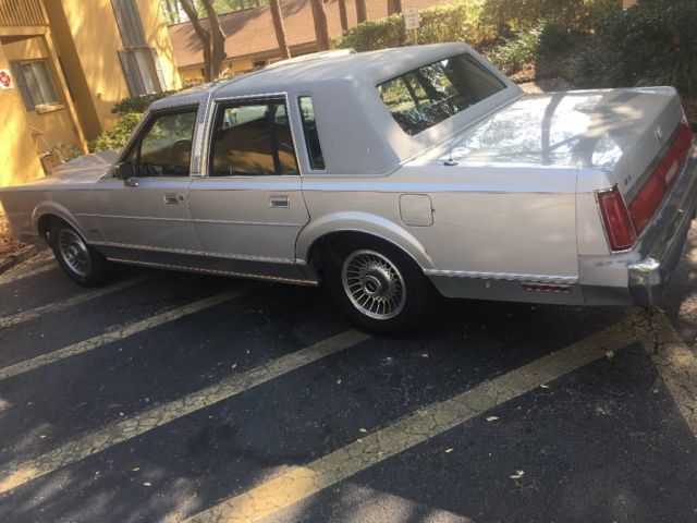 1987 Lincoln Town Car - photo 3