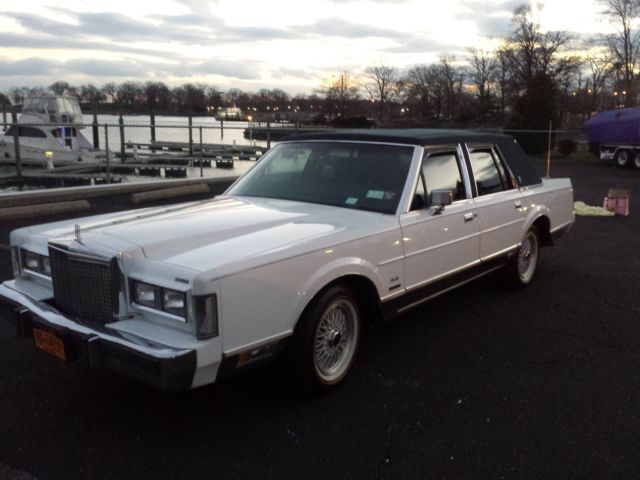 1987 Lincoln Town Car Signture Series 2nd Owner 5.0 Garage Kept 84,700 Miles 1987 Lincoln Town Car Signture Series