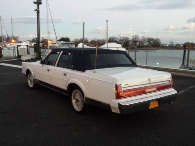 1987 Lincoln Town Car Signture Series - photo 3