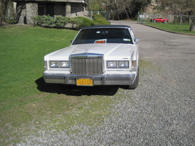 1987 Lincoln Town Car Signture Series - photo 6