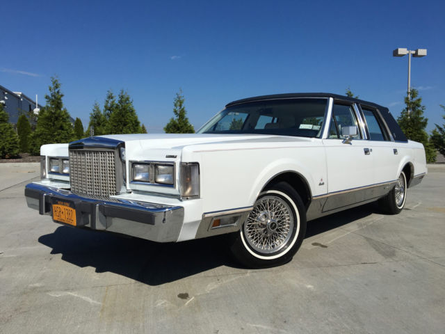 1987 Lincoln Town Car Signature series
