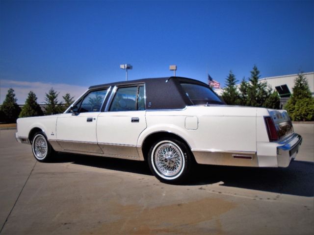 1987 Lincoln Town Car Signature series - photo 10