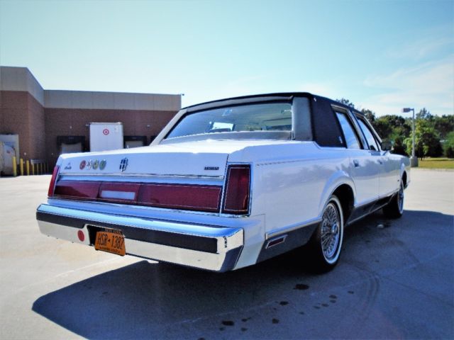 1987 Lincoln Town Car Signature series - photo 12