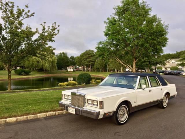 1987 Lincoln Town Car Signature series - photo 2