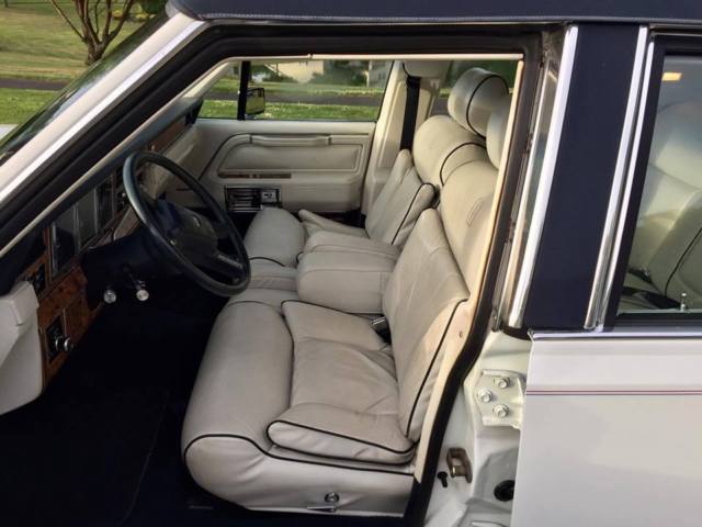1987 Lincoln Town Car Signature series - photo 4