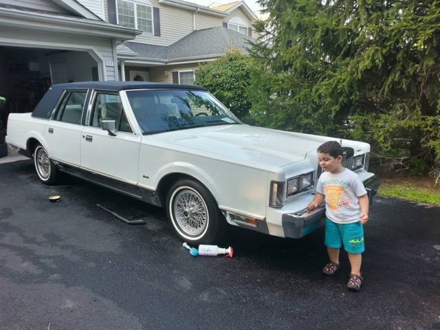 1987 Lincoln Town Car Signature series - photo 9