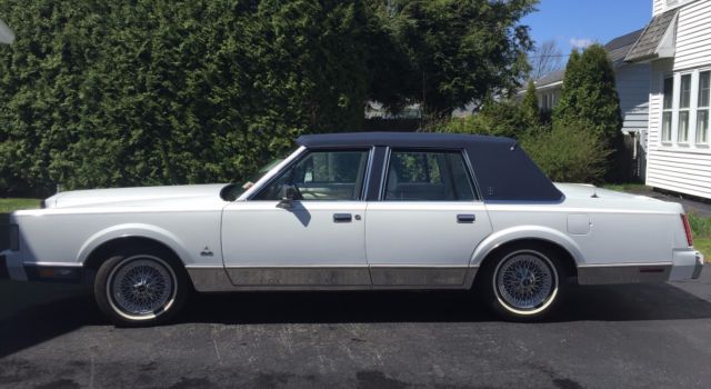 1987 Lincoln Town Car Stars & Stripes Edition 39,340 original miles 1987 Lincoln Town Car Stars & Stripes Edition
