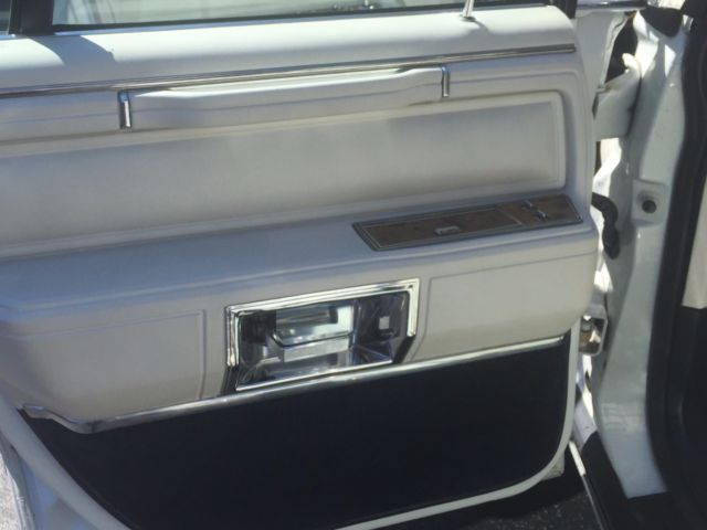 1987 Lincoln Town Car Stars & Stripes Edition - photo 10