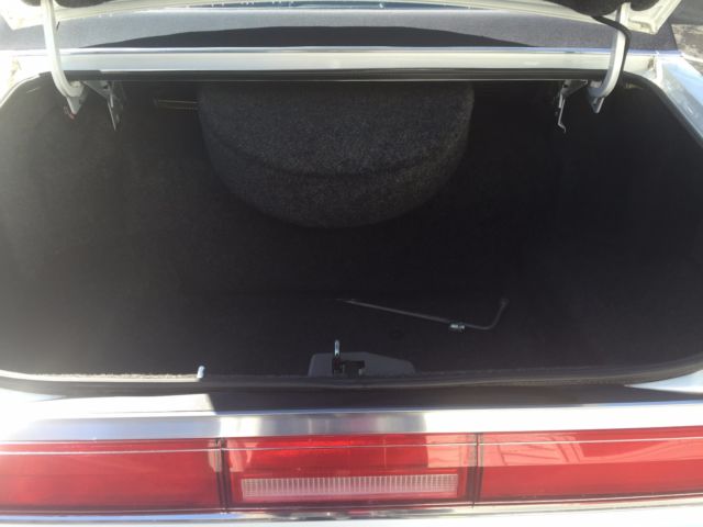 1987 Lincoln Town Car Stars & Stripes Edition - photo 12