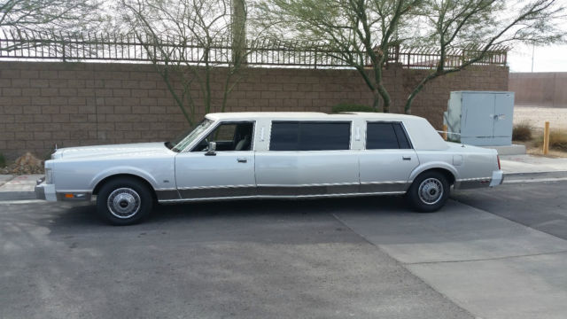 1987 Lincoln Town Car - photo 10