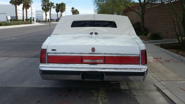 1987 Lincoln Town Car - photo 11