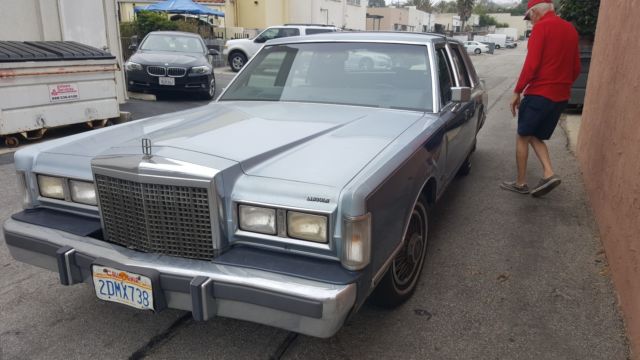 1987 Lincoln Town Car Two tone standard wheels - photo 2