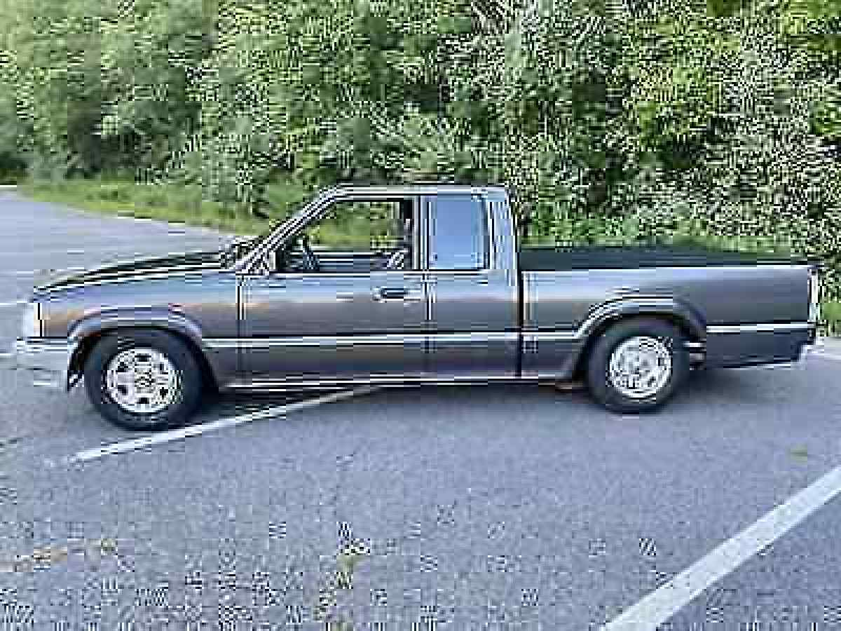 1987 Mazda B2000 CAB PLUS - photo 2