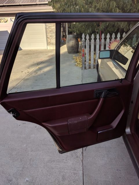 1987 Mercedes-Benz 300-Series Estate - Red Burgundy Interior - photo 13