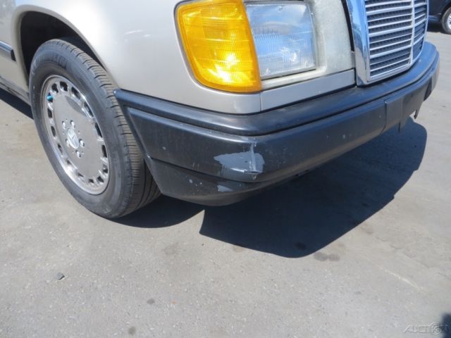 1987 Mercedes-Benz 200-Series 4 Dr - photo 11