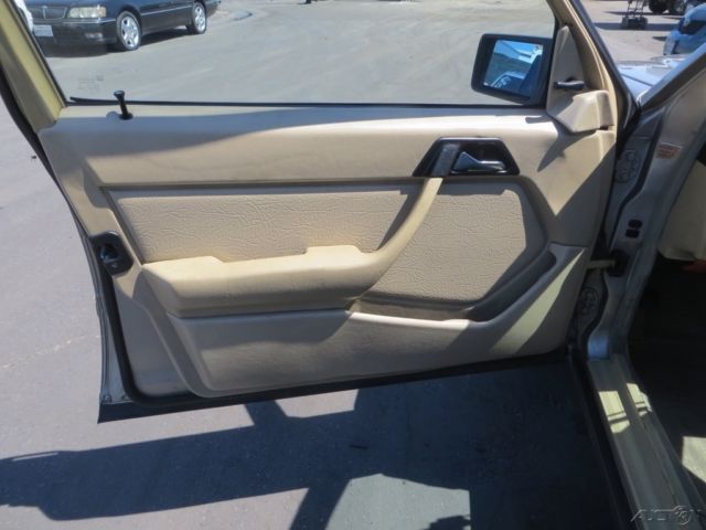 1987 Mercedes-Benz 200-Series 4 Dr - photo 12