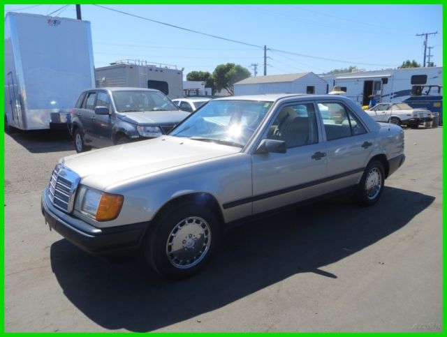 1987 Mercedes-Benz 200-Series 4 Dr - photo 2