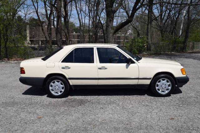 1987 Mercedes-Benz E-Class 300E 4dr Sedan Sedan 4-Door Automatic 4-Speed - photo 3