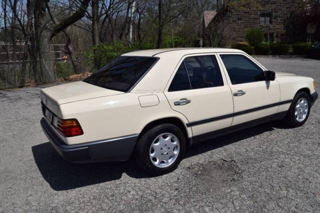 1987 Mercedes-Benz E-Class 300E 4dr Sedan Sedan 4-Door Automatic 4-Speed - photo 4
