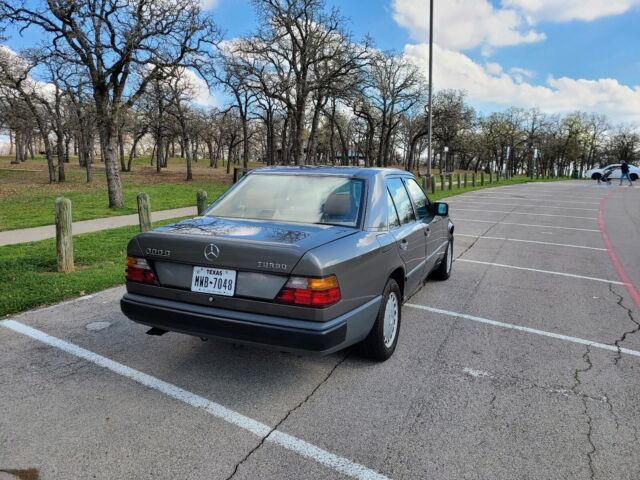 1987 Mercedes-Benz 300-Series DT - photo 9