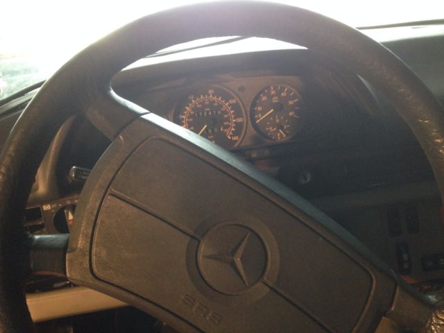 1987 Mercedes-Benz 300-Series Base Sedan 4-Door - photo 9