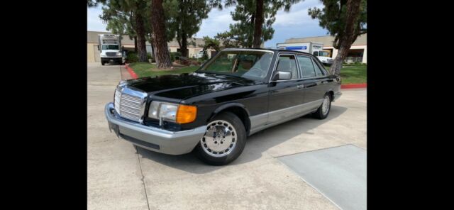 1987 Mercedes-Benz 400-Series