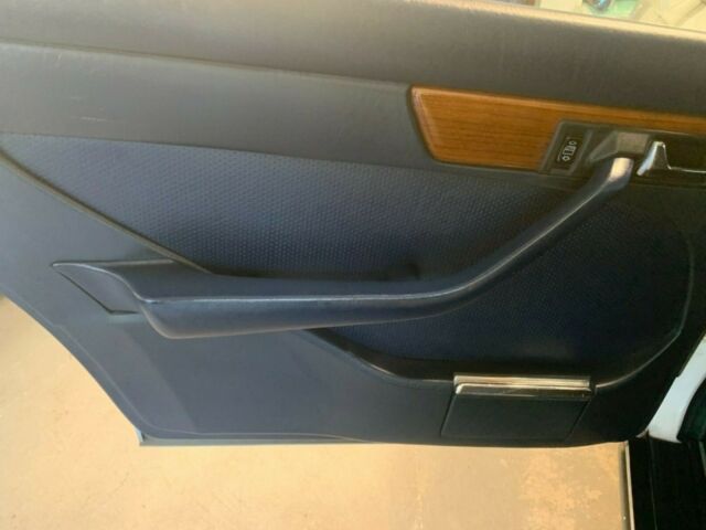 1987 Mercedes-Benz 400-Series - photo 11
