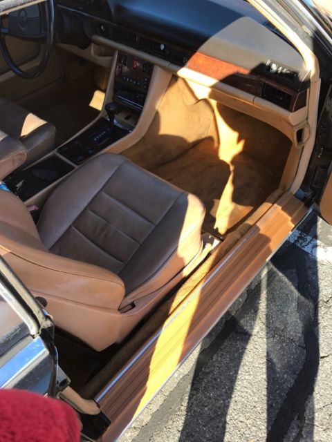 1987 Mercedes-Benz 500-Series Black exterior and gold interior - photo 5