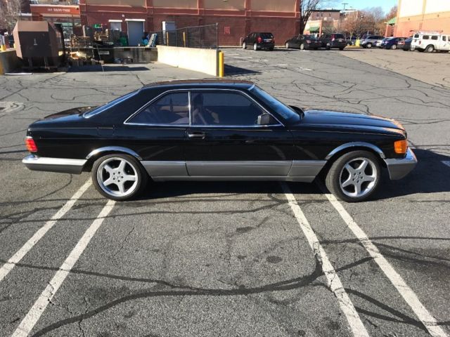 1987 Mercedes-Benz 500-Series Black exterior and gold interior - photo 2