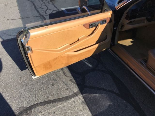 1987 Mercedes-Benz 500-Series Black exterior and gold interior - photo 9