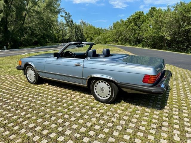 1987 Mercedes-Benz 500-Series Carfax certified Spotless beauty 2 tops - photo 8