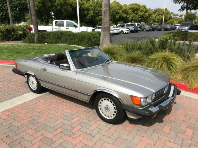 1987 MERCEDES BENZ 560 SL. CLEAN CARFAX. 94,018 MILES. NICE CAR IN GREAT COLORS. 1987 Mercedes-Benz SL-Class 1987 MERCEDES BENZ 560SL. SMOKE SILVER / BRAZIL