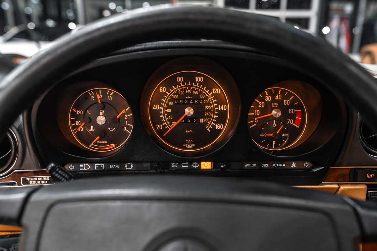 1987 Mercedes-Benz SL-Class Convertible Stunning Color Combo! Collector-Qualit - photo 10