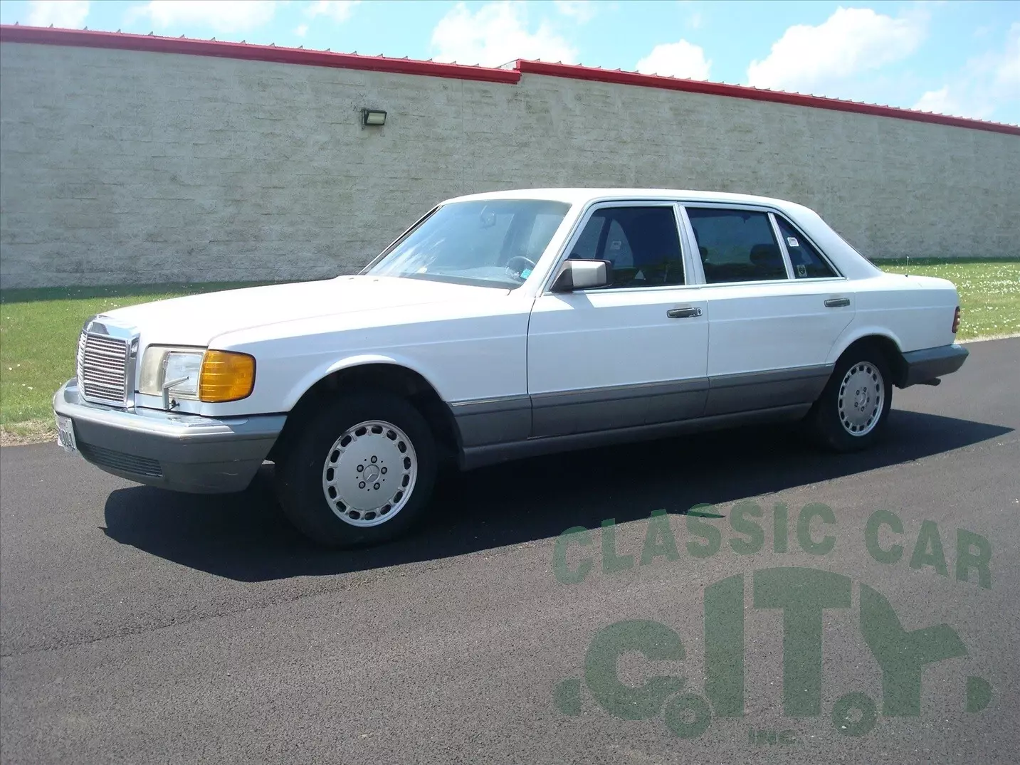 1987 Mercedes-Benz 500-Series WE SHIP ! NEEDS WORK !