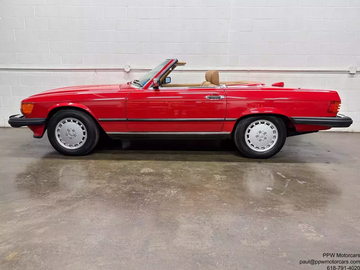 1987 Mercedes-Benz SL-Class Signal Red Convertible 5.6L V8 28,739 Mil 1987 Mercedes-Benz 560SL
