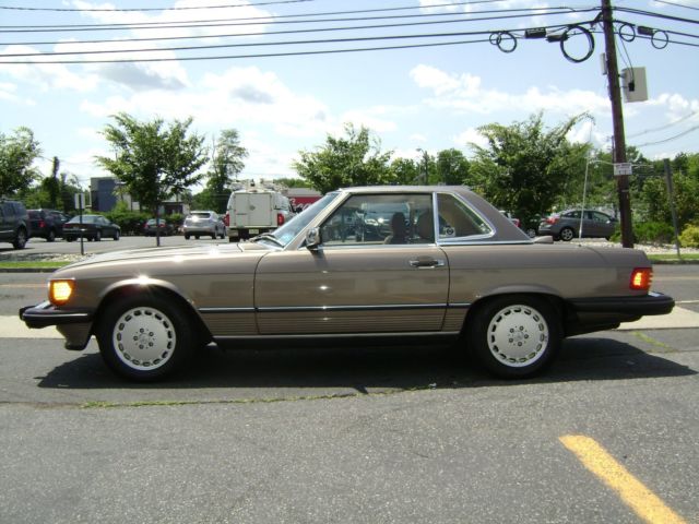 1987 mercedes classic convertible 38.234 miles in mint condition in and out 1987 Mercedes-Benz SL-Class Base Convertible 2-Door