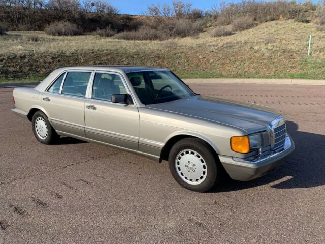1987 Mercedes W126 420SEL 1987 Mercedes-Benz 400-Series