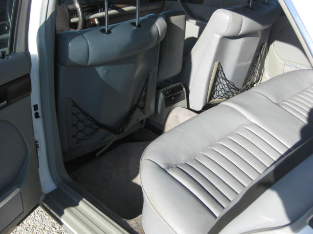 1987 Mercedes-Benz 400-Series 4-Door Sedan - photo 11