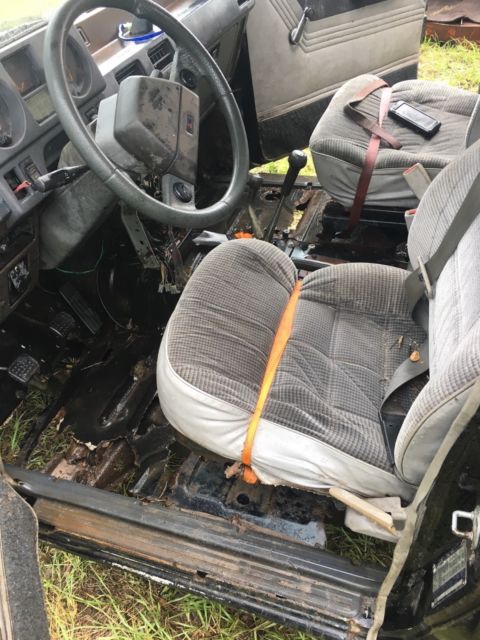 1987 Mitsubishi Montero - photo 3