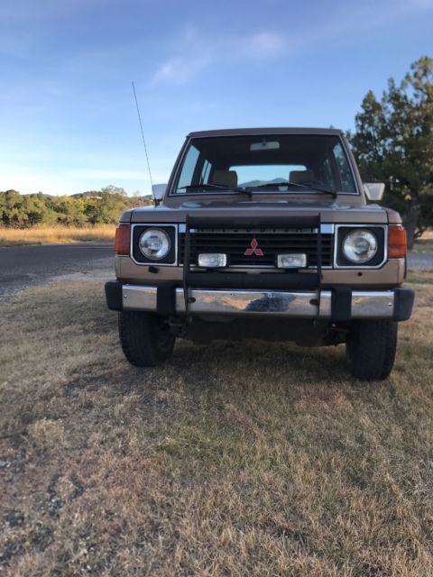 1987 Mitsubishi Montero Sport Sport Utility 2-Door - photo 2