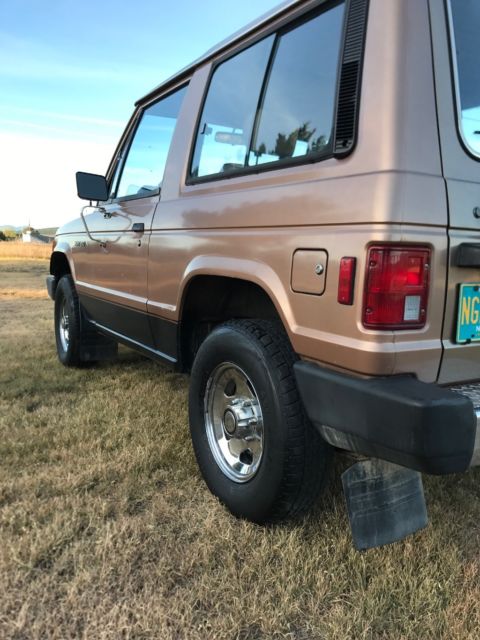 1987 Mitsubishi Montero Sport Sport Utility 2-Door - photo 6