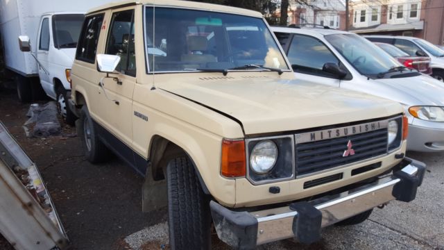 1987 Mitsubishi Montero SUV 1987 Mitsubishi Montero