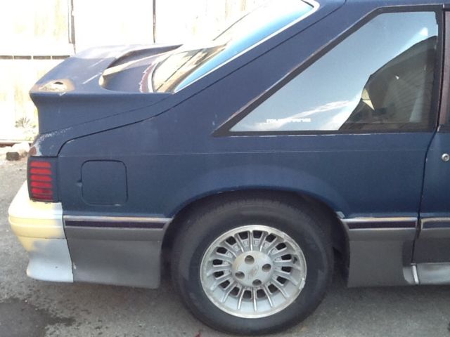 1987 Ford Mustang GT - photo 2